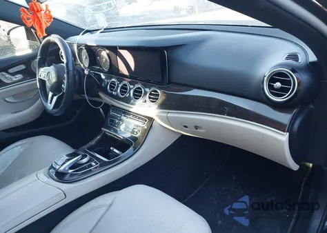 2019 Mercedes-Benz E 300 z USA, uszkodzony, nr VIN WDDZF4JB2KA546587